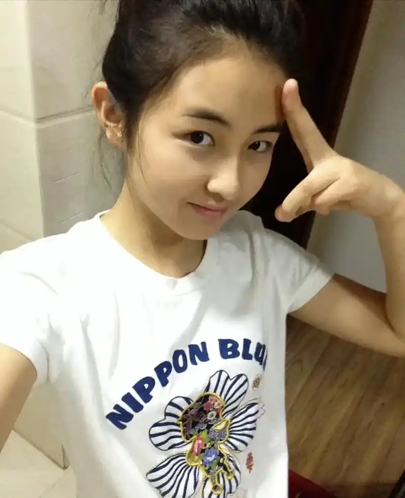 张子枫 就算是现在翻出来也还是好喜欢#小时候 那种痞帅又搞 - 抖音