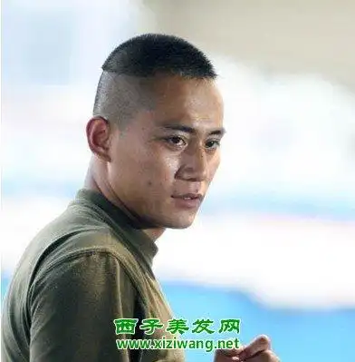 男生帅气锅盖头发型