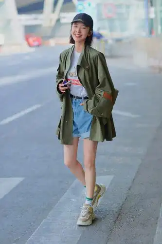 8.3 唐艺昕(街拍)