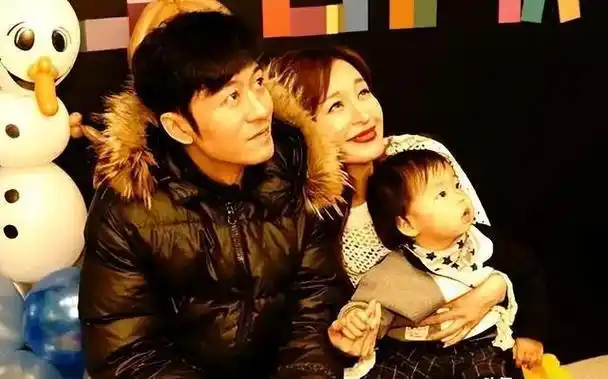 【04 突然爆红,迎来事业巅峰】结婚不久后,林雨申携手当红小生杨洋