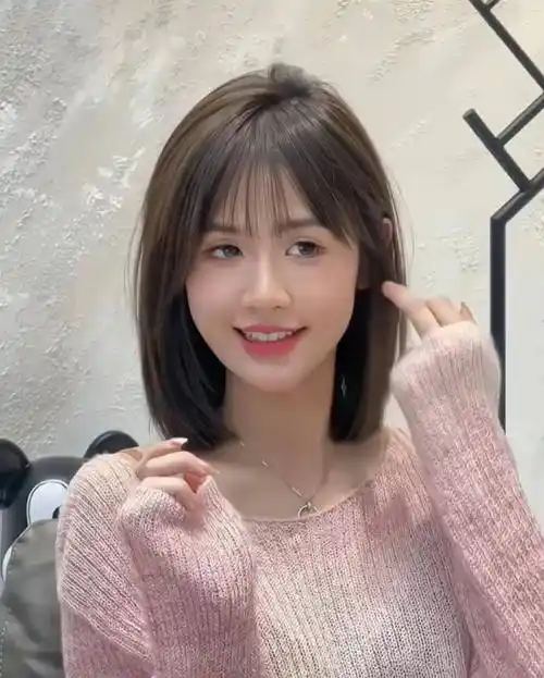 今年流行一种发型叫"锁骨发",洋气减龄显脸小,效果堪比整容_头发_造型