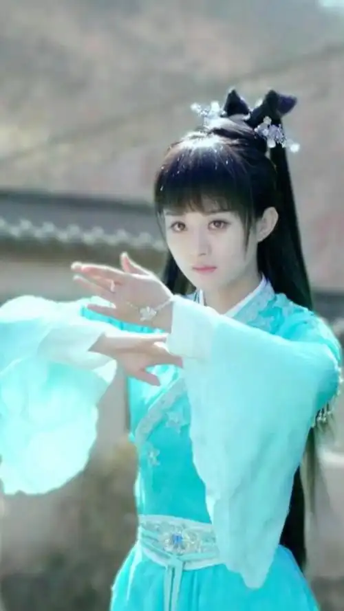 孟美岐版碧瑶最新造型雷人,眼神太犀利就如一个反派