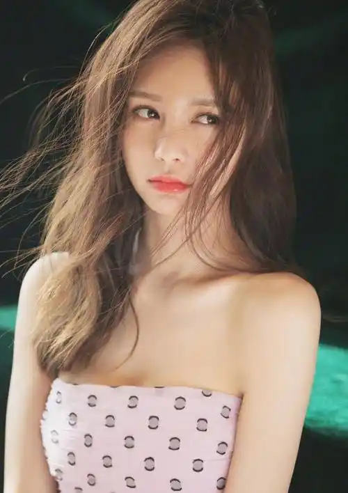 可看了沈梦辰早年照,才懂啥叫"换脸鼻祖"_变化_网友_时候