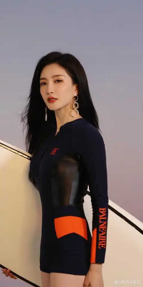 85后内娱小花江疏影罕见秀身材,当她168cm的身高穿上泳衣,是妥妥的