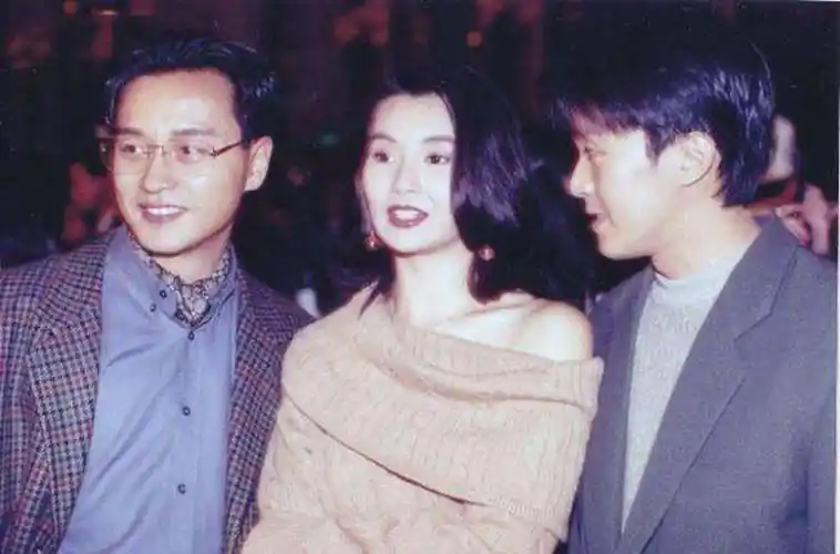 当知道自己的片酬不到周星驰一半,张国荣仅说一句话,这就是人品_电影