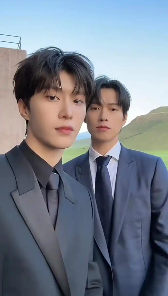 范丞丞 魏大勋俩人在一起今天这么拘谨是有什么心事吗[比心]