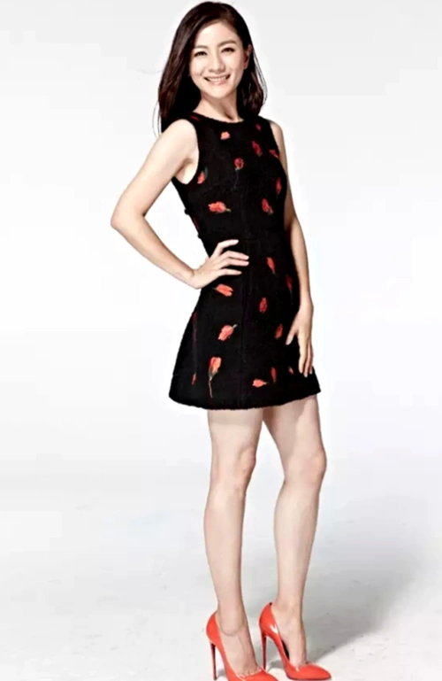 当164cm胡可和163cm熊乃瑾同穿短裙,网友,一个大方