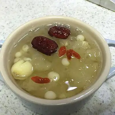 银耳莲子鸡头米羹