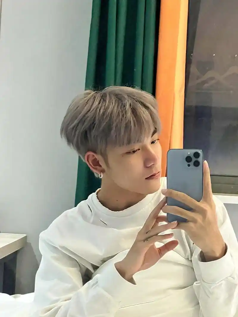 一款颜色 多款造型#短发#微分碎盖#王嘉尔同款发型 #图文伙 - 抖音