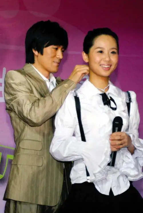 "的扮演者杨紫,在北京举行她的十六岁生日派对,并宣布签约杨子公司