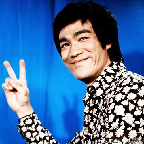 根据小图模仿制作出能印刷的大图,直接用插值放大的匆扰!