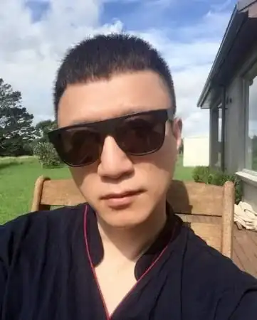 颜王又出新招 孙红雷比剪刀手说要抢劫(组图)