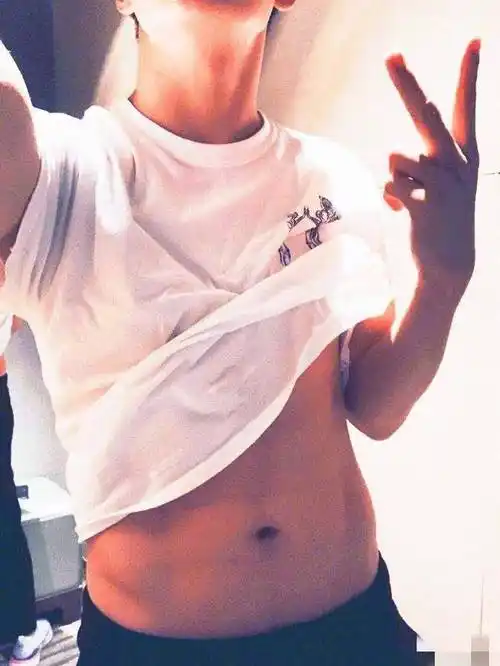 正面刚也有害羞的时候马天宇在线发腹肌照却被群嘲随后秒删