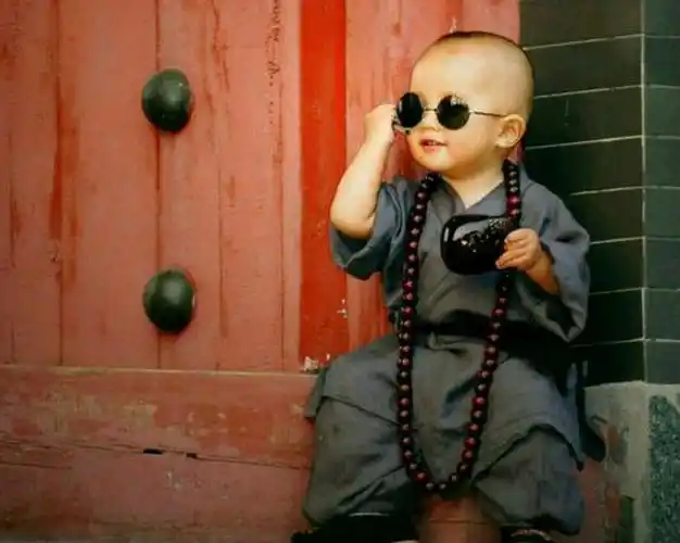 好可爱的小和尚呀!