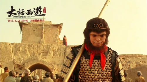 最后一幕,夕阳武士与痴情女子在城墙头热吻后,望着远走的孙悟空的背影