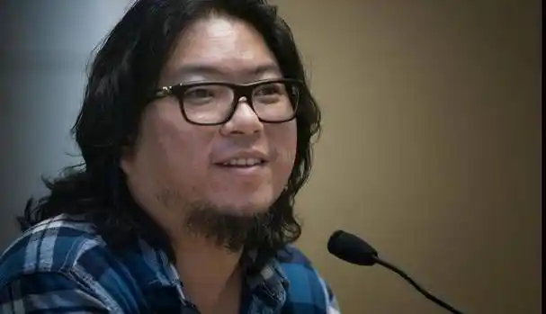 高晓松晒近照脸瘦了一倍,12天前生图还是这样_气质_镜头_风格