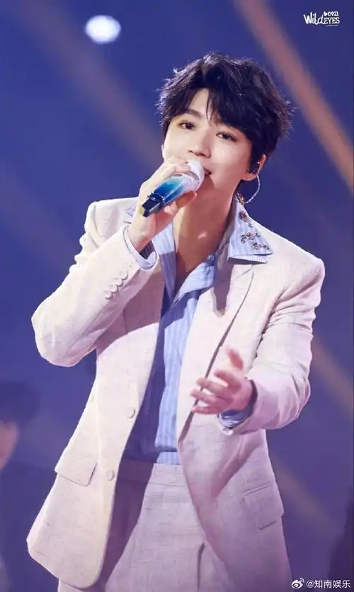 王俊凯将出席2024巴黎时装周##王俊凯今年首个海外行程