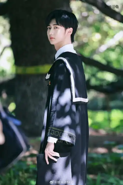 派酱安利##焉栩嘉晒毕业照