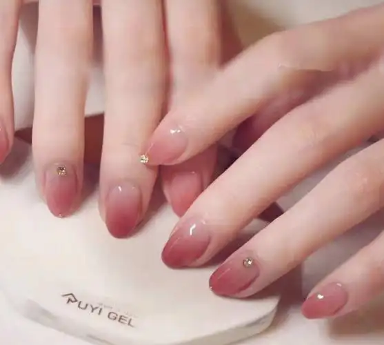 闪粉渐变指甲图片