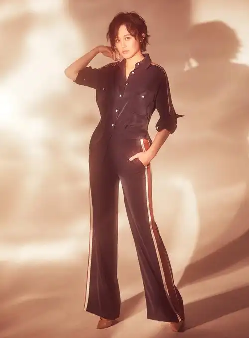 信仰者王力可三剧入围金鹰奖全新写真时尚感爆棚