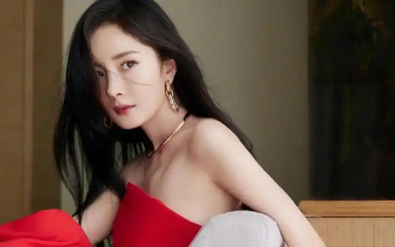 性感杨幂,一身红衣