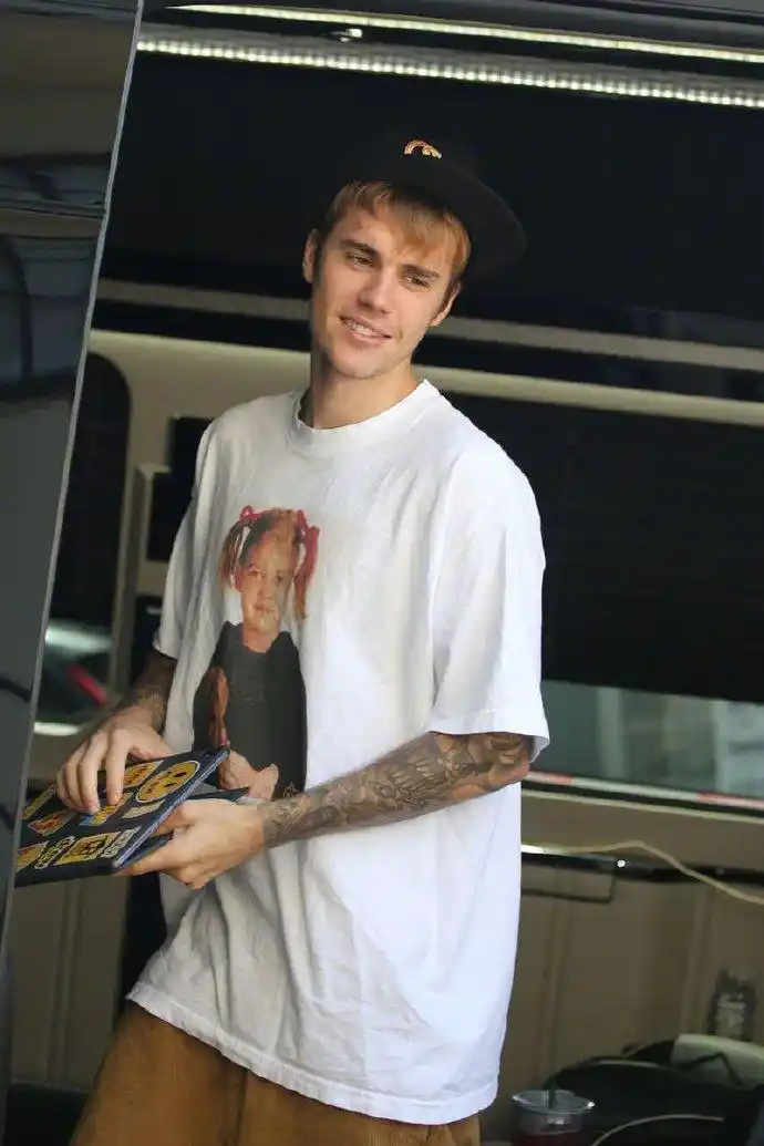 justin bieber最新洛杉矶街拍,我觉得我又可以了.justinbieber