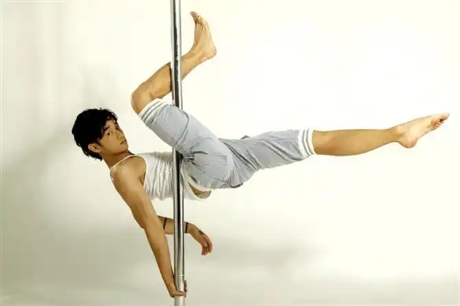 钢管舞男孩剑指王子之位_高清图集_新浪网