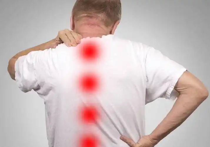 "58岁,后背痛疼,最后确诊为肺癌"科普:什么疾病会导致后背痛_肌肉