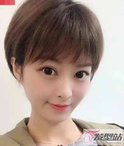 脸小适合什么发型 避开误区展现你的精致巴掌脸吧!