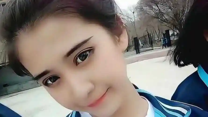 新疆的混血初中生一个动作让我心动了真的是太漂亮了