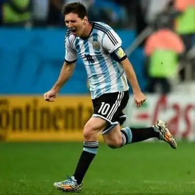 梅西踢球头像高清霸气合集 太期待今年的世界杯啦_qq头像个性网