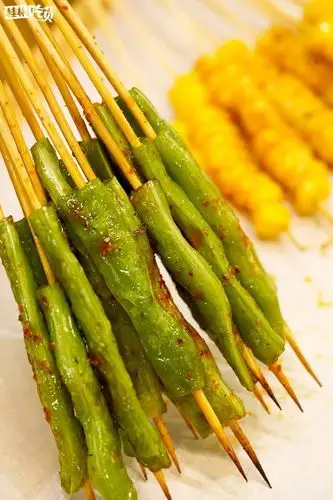 这家夜猫子都知道的湘西小串,越夜越嗨!人越多越便宜!