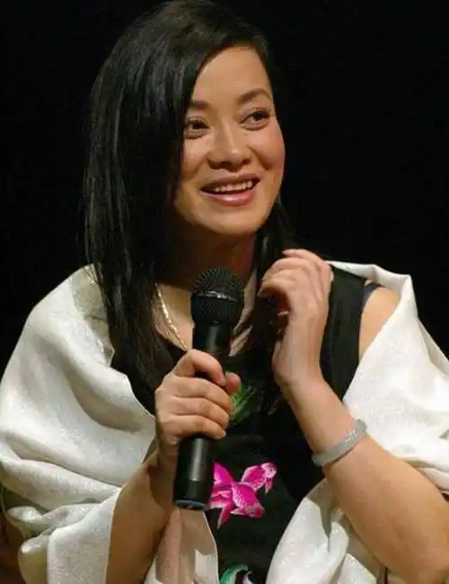 毛阿敏近照,素颜难掩沧桑!中植系爆雷,她及时切割,有智慧啊!