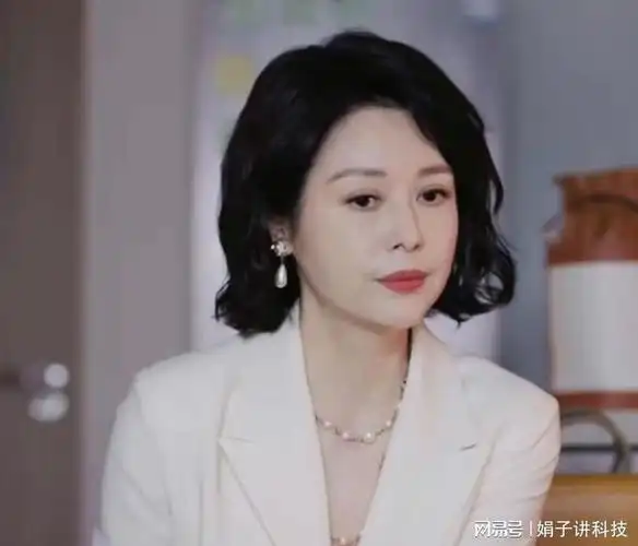 演完李沁妈妈又演杨紫婆婆46岁的她美貌持续在线