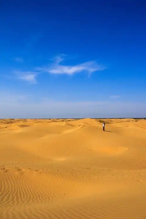 腾格里沙漠_l高山-站酷zcool