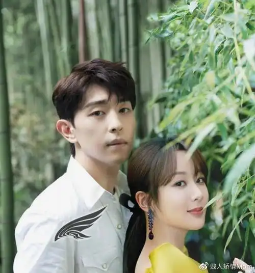 邓伦杨紫的甜蜜合照你们觉得这对配不配呢