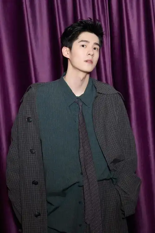 刘昊然外套长到脚##刘昊然眼神好a