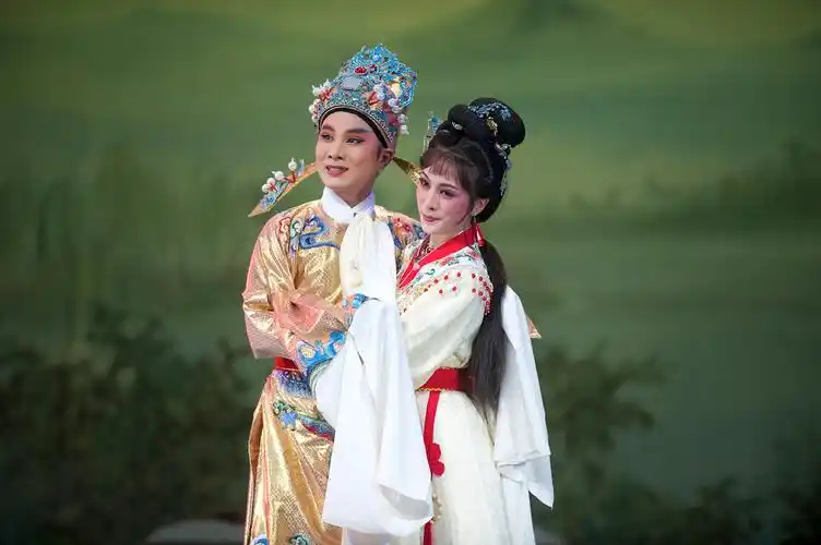 > 越剧《状元打更》