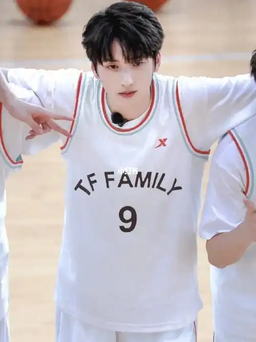 祝严浩翔十八岁生日快乐,成年快乐!