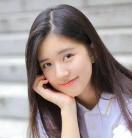 欧美风女生直发发型,时尚简约御姐风>>直发现在流行的发型,无刘海大方