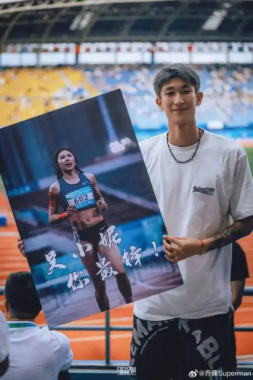 乔臻亦是一名运动员吴艳妮1997年生于四川自贡,曾多次在中国的女子100