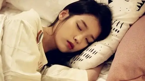 李智恩 iu 睡颜好好看!