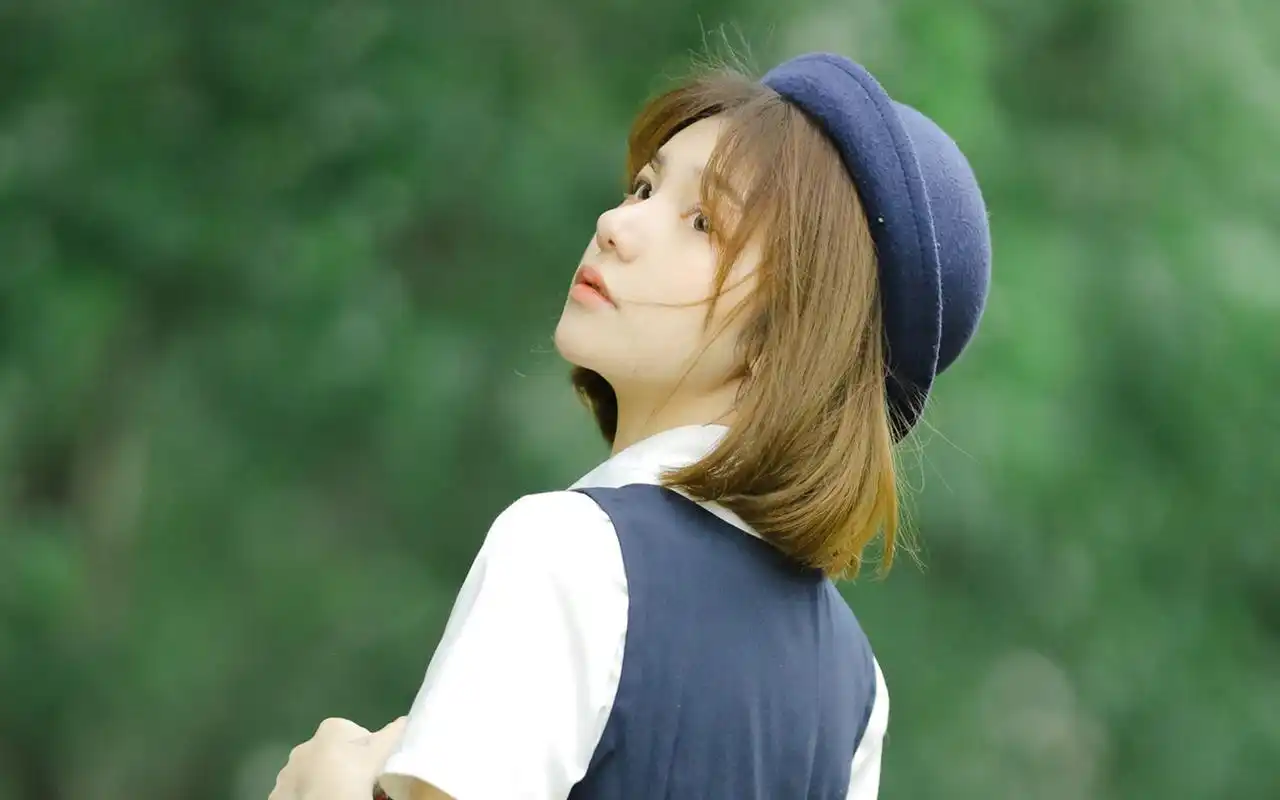 制服美女清纯文艺写真桌面壁纸