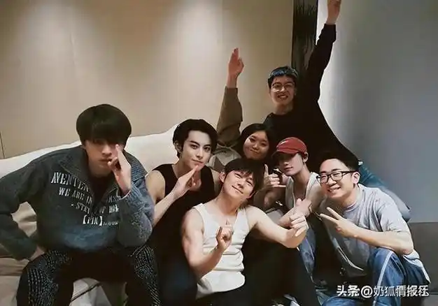 金晨|何炅|腹肌|李若彤|白敬亭|肌肉线条_网易订阅