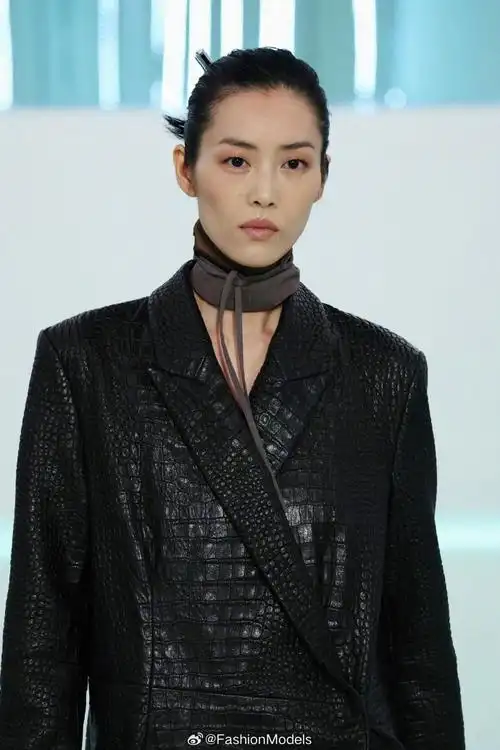 刘雯米兰时装周闭场