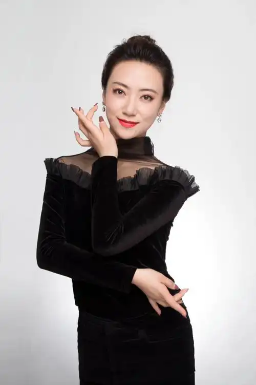 李莉国家一级演员(曾在中国经典舞剧《丝路花雨》中