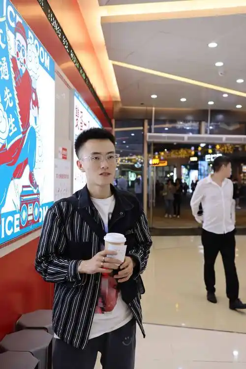 90后青年诗人洪绍乾笔若2022生活图集