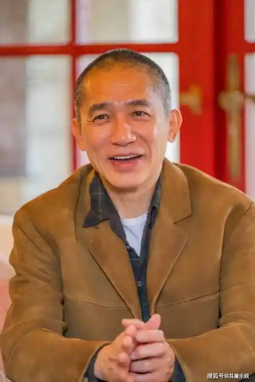 刘嘉玲晒与梁朝伟同游照,恩爱如初,夫妻相引网友热议!