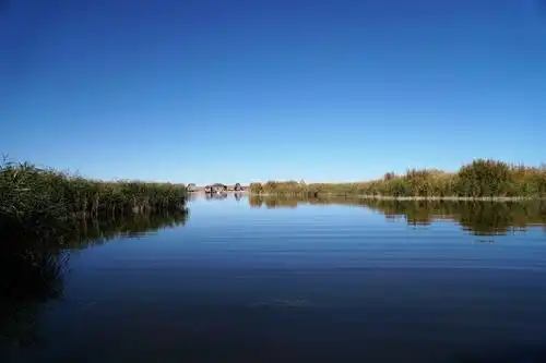 「像天一样浩渺无际」腾格里沙漠中的天然湖泊 - 月亮湖