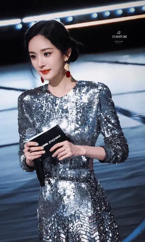 杨幂最新活动生图状态##杨幂沈腾再同台主持